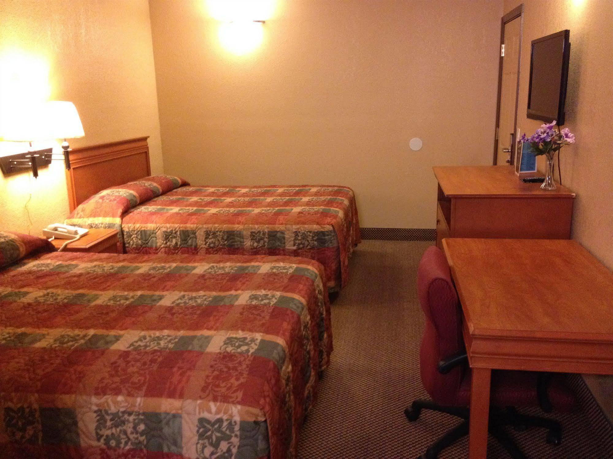 Economy Express Inn Henryetta Zewnętrze zdjęcie